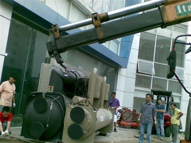 炎陵县随车吊和汽车吊的核心区别是什么？哪种更省钱？